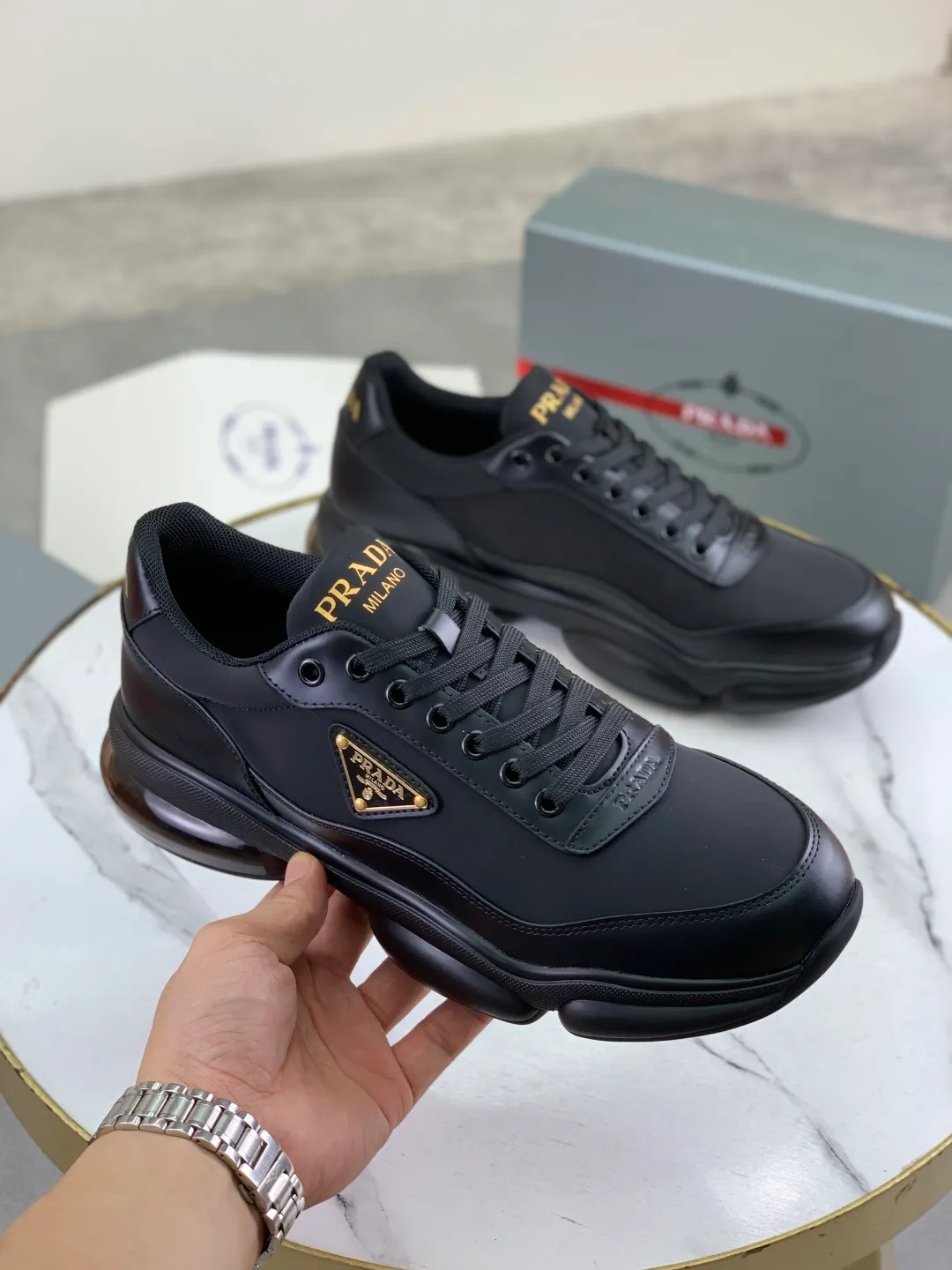 Men's men's shoes 💰P640 💰【New model】Top quality, new popular model on the official website, it will not go out of style for a hundred years, 🆘 The trendy brand (Prada) mainly promotes popular models, avant-garde and versatile fashionable men's shoes, private version molding, cowhide surface splicing 1:1 oil edge processing... fashionable and simple, original imported cowhide interior cowhide feet; the atmosphere and personality are more fashionable, eye-catching and pursuing class. It will subvert old ideas and be a must-have for fashionistas who want to spend time with you! Must keep it! High-end comfort, high-end quality workmanship. Size: 38-45 Various colors available. full package